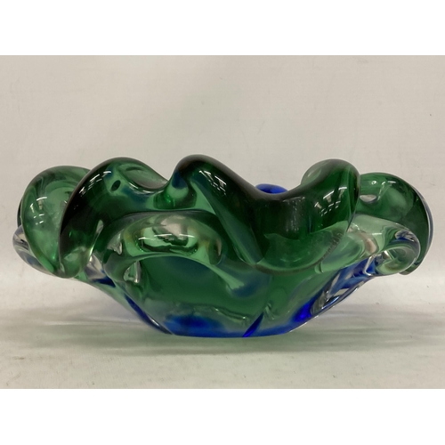 37 - AN ITALIAN BLUE AND GREEN ART GLASS BOWL, POSSIBLY MURANO