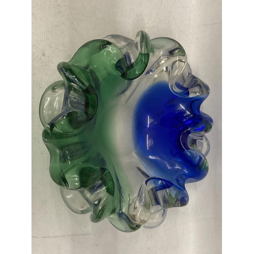 37 - AN ITALIAN BLUE AND GREEN ART GLASS BOWL, POSSIBLY MURANO