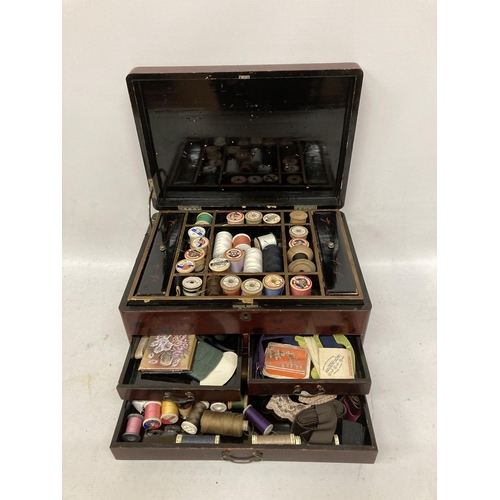 40 - A JAPANESE LACQUERED SEWING BOX AND CONTENTS WITH BIRD DESIGN TOP AND INNER COMPARTMENTS AND LOWER D... 