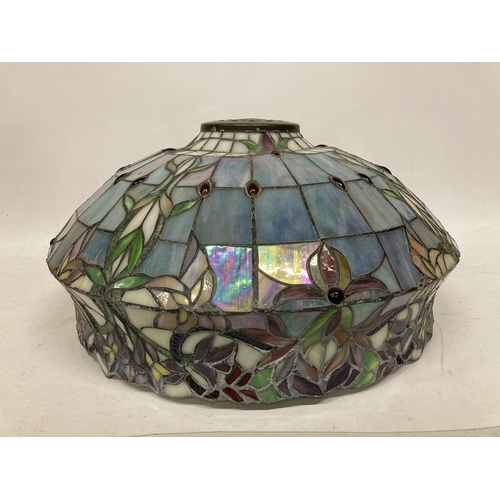 6 - A VINTAGE TIFFANY STYLE LEADED GLASS CEILING LIGHT SHADE