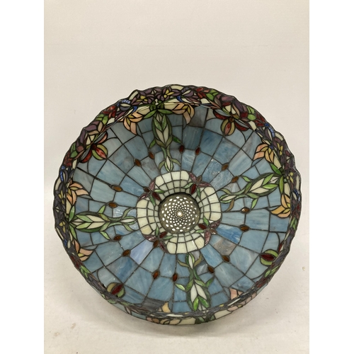 6 - A VINTAGE TIFFANY STYLE LEADED GLASS CEILING LIGHT SHADE