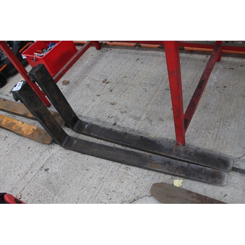 1384 - FORKLIFT FORKS NO VAT