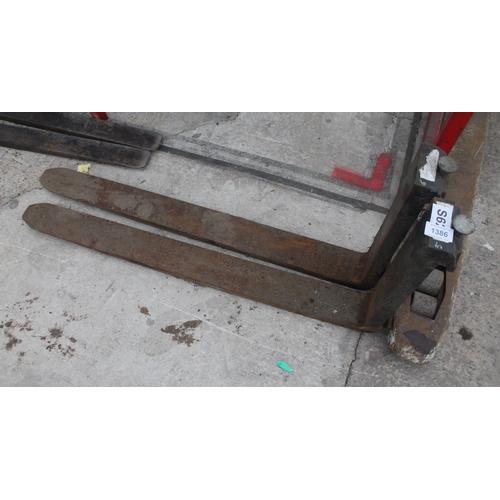 1386 - FORKLIFT FORKS NO VAT