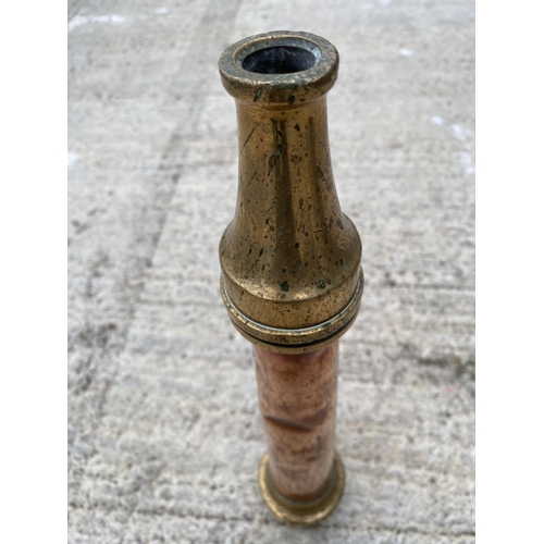 1582 - A VINTAGE BRASS AND COPPER 'JOHN MORRIS & SONS LTD' FIRE HOSE NOZZLE