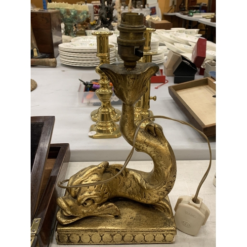 163 - A VIANTAGE STYLE CLOCK WITH CLASSICAL GILT DECORATION PLUS A GILT TABLE LAMP IN THE FORM OF A FISH