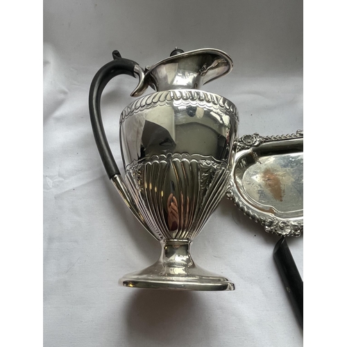 92 - VARIOUS ITEMS OF SILVER PLATE TO INCLUDE A JD & S CLARET JUG