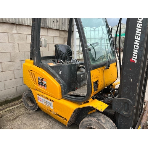 200 - JUNGHEINRICH DFG 25 BK 2.5 TONNE FORKLIFT 6533 HOURS SERIAL NUMBER 100036265 KEY IN THE PAY OFFICE +... 