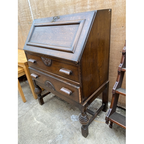 2993 - A MID 20TH CENTURY OAK BUREAU, 28