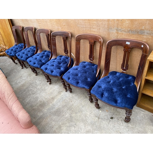 2996 - A SET OF SIX VICTORIAN MAHOGANY DINING CHAIRS ON TURNED FRONT LEGS