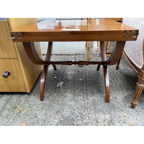 3078 - A MODERN SELVA MAHOGANY AND INLAID COFFEE TABLE WITH FOLD-OVER LEAVES ON X-FRAME BASE