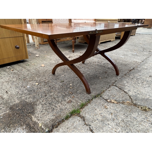 3078 - A MODERN SELVA MAHOGANY AND INLAID COFFEE TABLE WITH FOLD-OVER LEAVES ON X-FRAME BASE