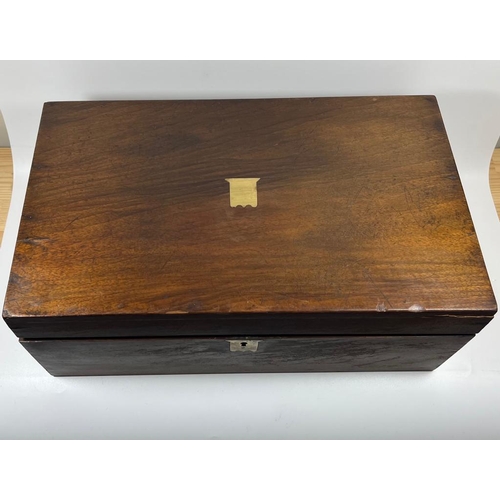 58 - A VINTAGE MAHOGANY WRITING SLOPE WITH INNER RED VELVET INTERIOR, 40 X 24 CM
