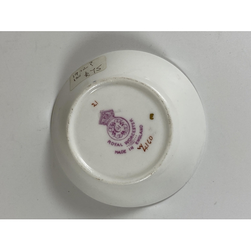 710 - AN ANTIQUE 1921 HAND PAINTED ROYAL WORCESTER FLORAL PIN DISH, DIAMETER 7CM