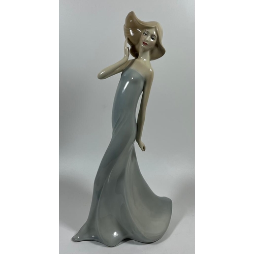 711 - A ROYAL DOULTON REFLECTIONS 'WINDSWEPT' LADY FIGURE, HEIGHT 31CM