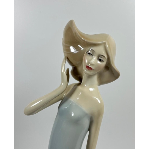 711 - A ROYAL DOULTON REFLECTIONS 'WINDSWEPT' LADY FIGURE, HEIGHT 31CM