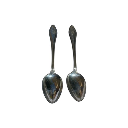 63 - A PAIR OF ANTIQUE STERLING SILVER HALLMARKED 1912 PATTERN TEASPOONS, GROSS WEIGHT 40G