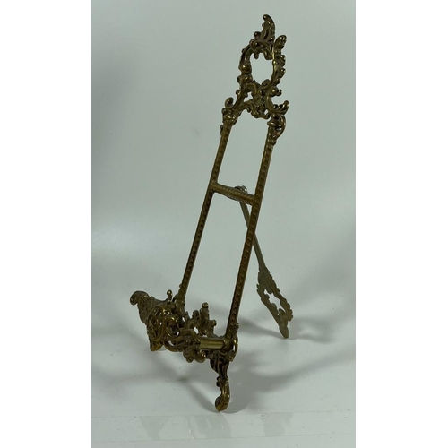 105 - A VINTAGE BRASS TABLE TOP EASEL DISPLAY, HEIGHT 24 CM