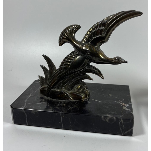 54 - A PAIR OF ART DECO BRASS BIRD DESIGN BOOKENDS ON MARBLE BASES, HEIGHT 12 CM