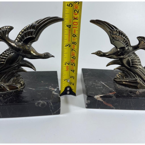 54 - A PAIR OF ART DECO BRASS BIRD DESIGN BOOKENDS ON MARBLE BASES, HEIGHT 12 CM