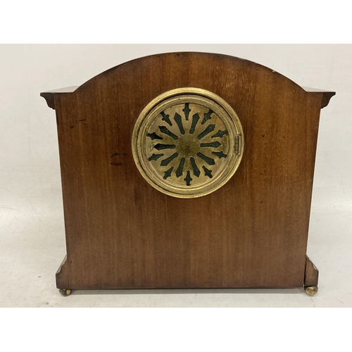 18 - AN EDWARDIAN INLAID MAHOGANY ANSONIA CLOCK CO, U.S.A MANTLE CLOCK WITH BRASS COLUMNS AND FEET, WITH ... 