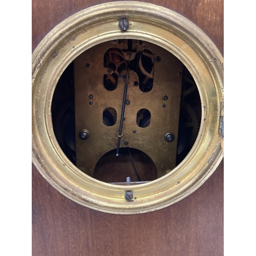 18 - AN EDWARDIAN INLAID MAHOGANY ANSONIA CLOCK CO, U.S.A MANTLE CLOCK WITH BRASS COLUMNS AND FEET, WITH ... 