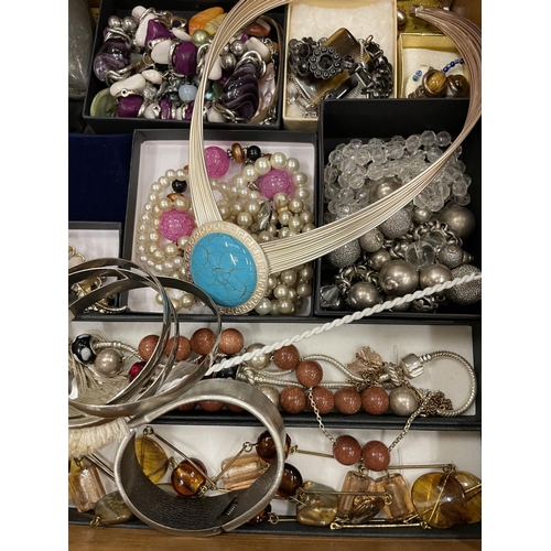 33 - A TABLE TOP DISPLAY CABINET WITH ASSORTED COSTUME JEWELLERY ETC