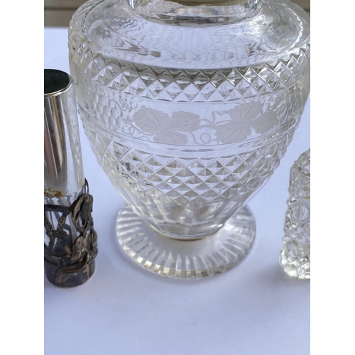 59 - THREE VINTAGE SILVER PLATED ITEMS TO INCLUDE A FINE DETAILED SILVER PLATED AND CUT GLASS JAR WITH A ... 