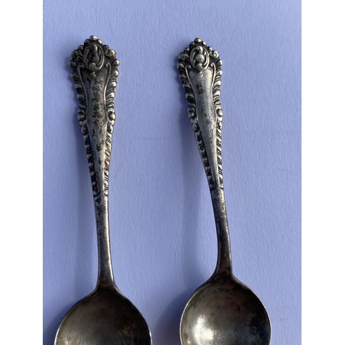 64 - A PAIR OF VICTORIAN 1897 HALLMARKED SILVER OPEN SALT SPOONS, LENGTH 6.5 CM