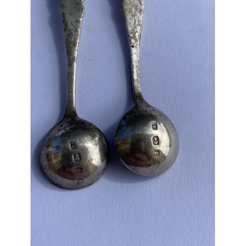 64 - A PAIR OF VICTORIAN 1897 HALLMARKED SILVER OPEN SALT SPOONS, LENGTH 6.5 CM