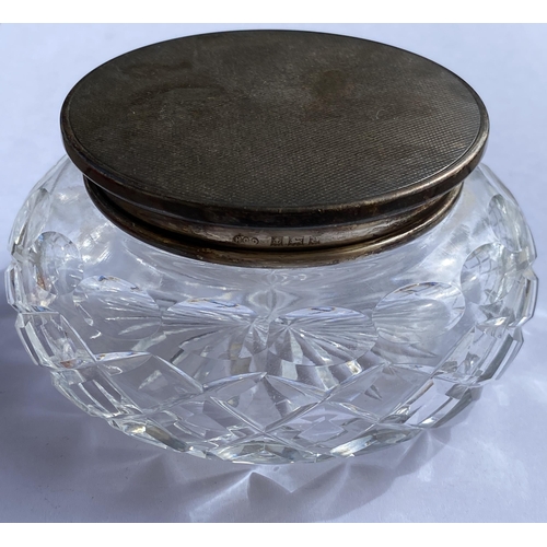 68 - AN ELIZABETH II 1954 HALLMARKED BIRMINGHAM SILVER TOPPED AND CUT GLASS DRESSING TABLE POT, MAKER HEN... 