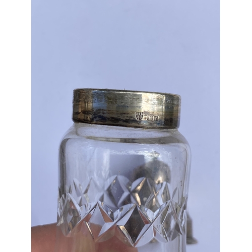 71 - AN ELIZABETH II 1973 SILVER TOPPED SUGAR SIFTER WITH SILVER LID AND COLLAR, MAKER J B CHATTERLEY & S... 