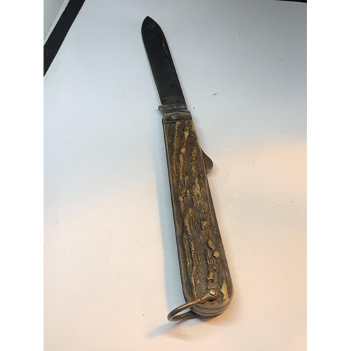 30 - A VINTAGE GREGG SLOANE SQUARE POCKET KNIFE