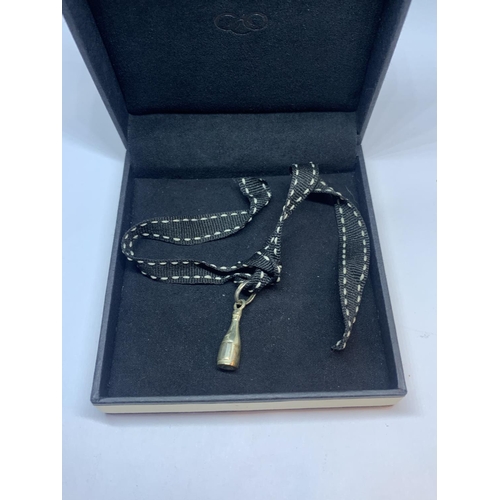 685 - A LINKS OF LONDON CHAMPAGNE BOTTLE CHARM IN A PRESENTATION BOX