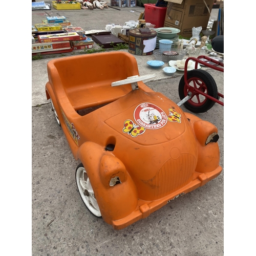 1817 - A VINTAGE PEDAL CAR AND A VINTAGE CHILDS TRIKE