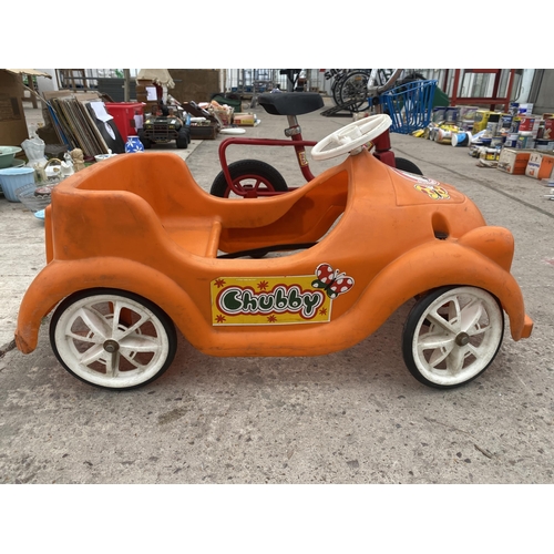 1817 - A VINTAGE PEDAL CAR AND A VINTAGE CHILDS TRIKE