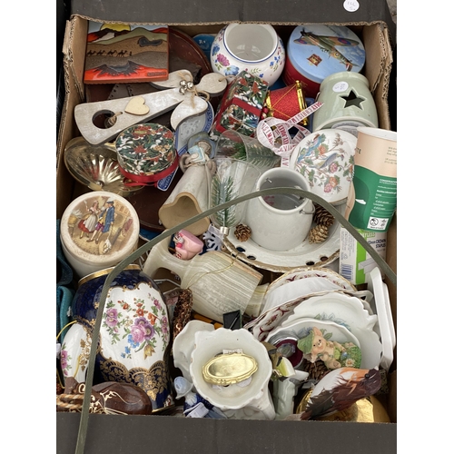 2321 - AN ASSORTMENT OF HOSUEHOLD CLEARANCE ITEMS TO INCLUDE CERAMICS AND GLASSWARE ETC