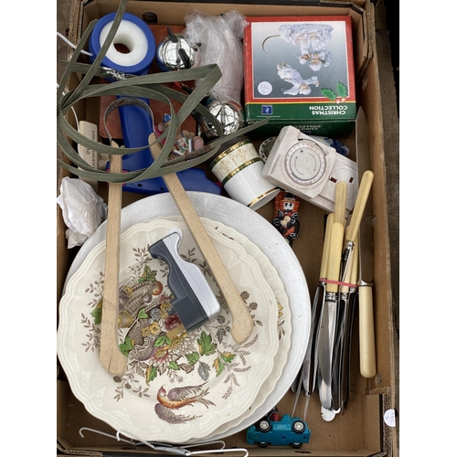 2321 - AN ASSORTMENT OF HOSUEHOLD CLEARANCE ITEMS TO INCLUDE CERAMICS AND GLASSWARE ETC