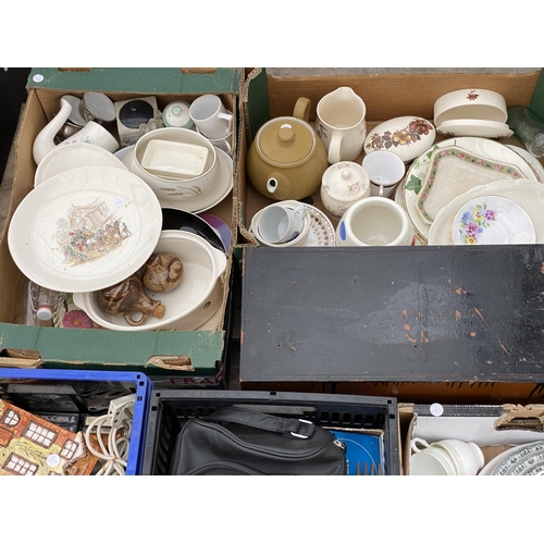 2322 - AN ASSORTMENT OF HOSUEHOLD CLEARANCE ITEMS TO INCLUDE CERAMICS AND GLASSWARE ETC