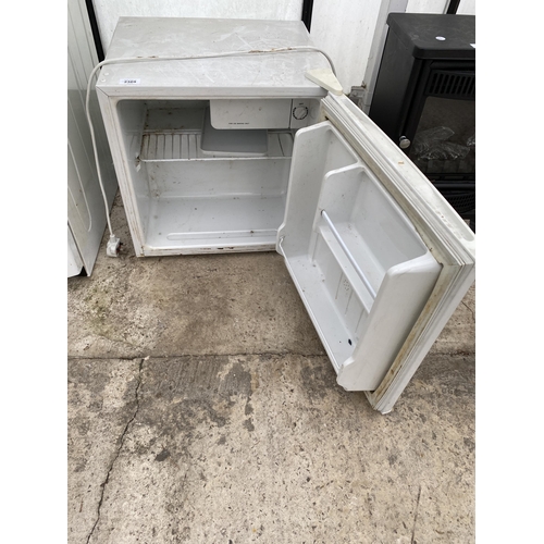 2369 - A WHITE MATSUI CONTER TOP FRIDGE