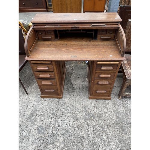 3059 - AN EARLY 20TH CENTURY OAK ROLL-TOP DESK ENCLOSING EIGHT DRAWERS AND TWO SLIDES, 42