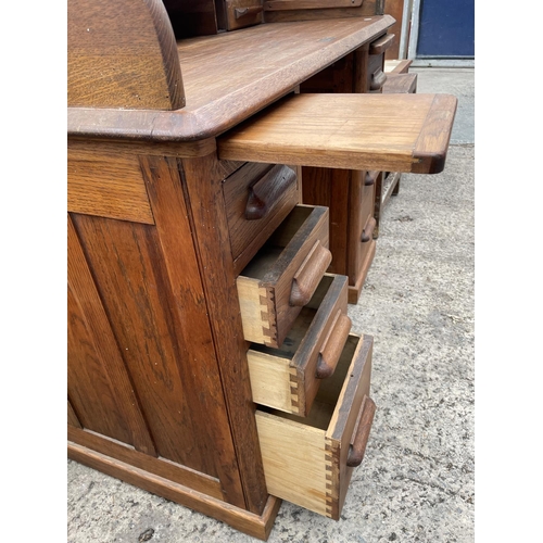 3059 - AN EARLY 20TH CENTURY OAK ROLL-TOP DESK ENCLOSING EIGHT DRAWERS AND TWO SLIDES, 42