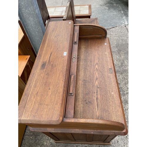 3059 - AN EARLY 20TH CENTURY OAK ROLL-TOP DESK ENCLOSING EIGHT DRAWERS AND TWO SLIDES, 42