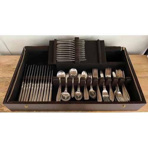 50 - A SEVENTY TWO PIECE GORHAM STERLING SILVER 'NOCTURNE' PATTERN FLATWARE CUTLERY SET IN ORIGINAL BOX. ... 