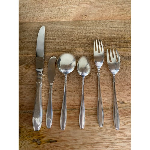 50 - A SEVENTY TWO PIECE GORHAM STERLING SILVER 'NOCTURNE' PATTERN FLATWARE CUTLERY SET IN ORIGINAL BOX. ... 