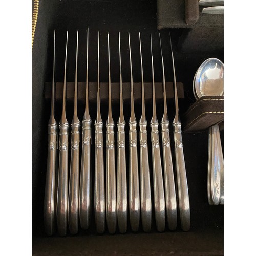 50 - A SEVENTY TWO PIECE GORHAM STERLING SILVER 'NOCTURNE' PATTERN FLATWARE CUTLERY SET IN ORIGINAL BOX. ... 