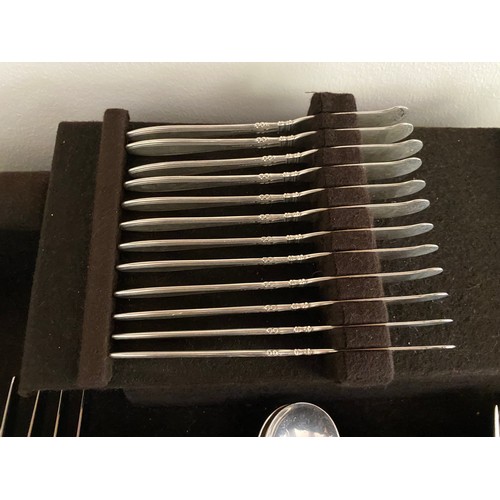 50 - A SEVENTY TWO PIECE GORHAM STERLING SILVER 'NOCTURNE' PATTERN FLATWARE CUTLERY SET IN ORIGINAL BOX. ... 