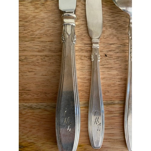 50 - A SEVENTY TWO PIECE GORHAM STERLING SILVER 'NOCTURNE' PATTERN FLATWARE CUTLERY SET IN ORIGINAL BOX. ... 