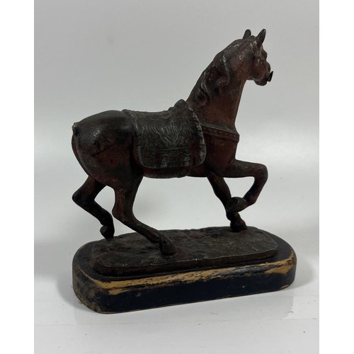 78 - A VINTAGE CAST IRON OR SPELTER MODEL OF A HORSE ON A WOODEN BASE, HEIGHT 16CM