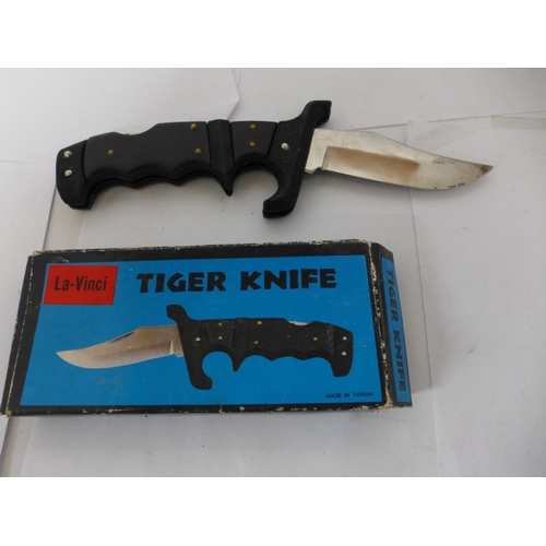 391 - A BOXED LA-VINCI TIGER KNIFE, 9CM BLADE, LENGTH 22CM