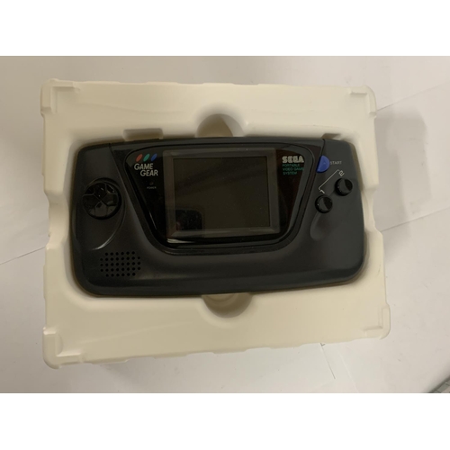 326 - A PORTABLE SEGA GAME GEAR HAND HELD GAME SYSTEM (BOXED) WITH SPARE BOX